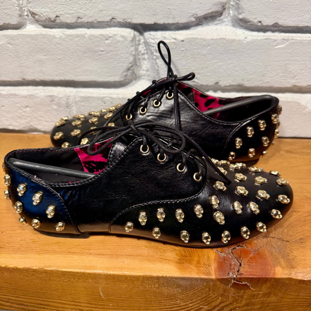 Iron Fist Skull Stud Oxford Flats 8 Boutique Goth Punk Luxe Statement Goth NIB - Picture 12 of 14